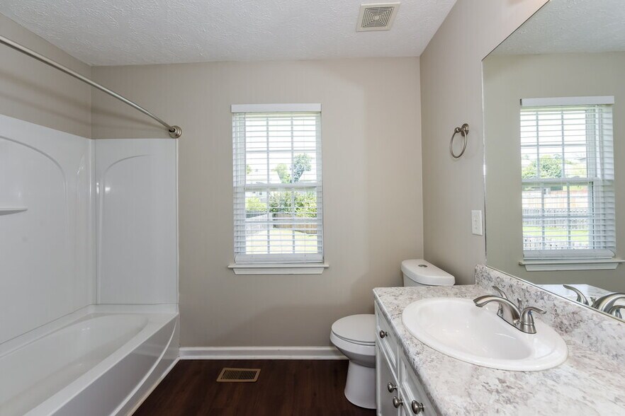 Building Photo - 1689 Comanche Run