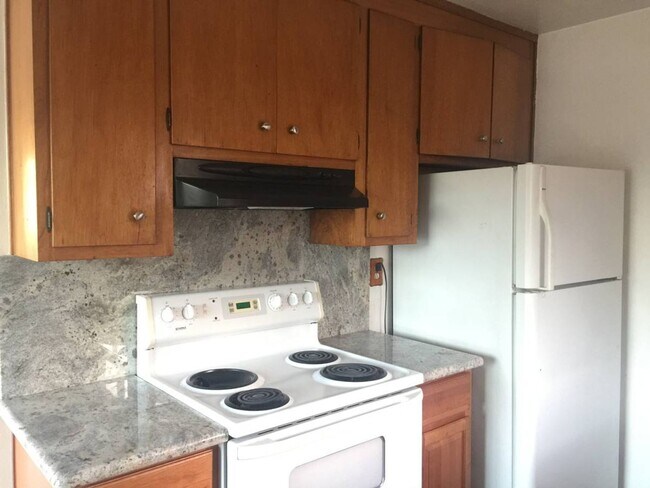 Building Photo - Charming Apartment in San Leandro