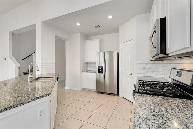 Building Photo - 541 Palmilla St