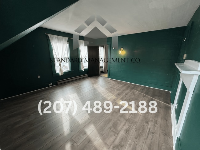 Building Photo - Well Maintained 4 Bedroom Single Family Ho...