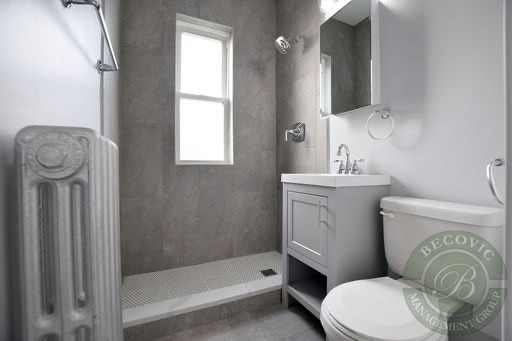 Building Photo - 1608 W Sherwin Ave