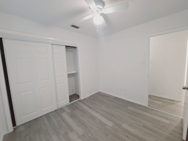 Building Photo - Amazing 3/2 with Garage Conversion Ready For Move In