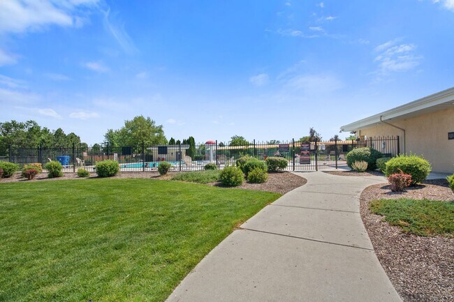Building Photo - 7807 S Dewberry Way