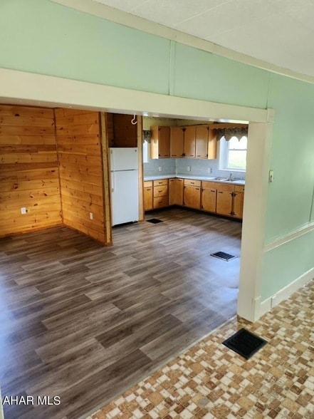 Building Photo - 470 Golden Rule Dr