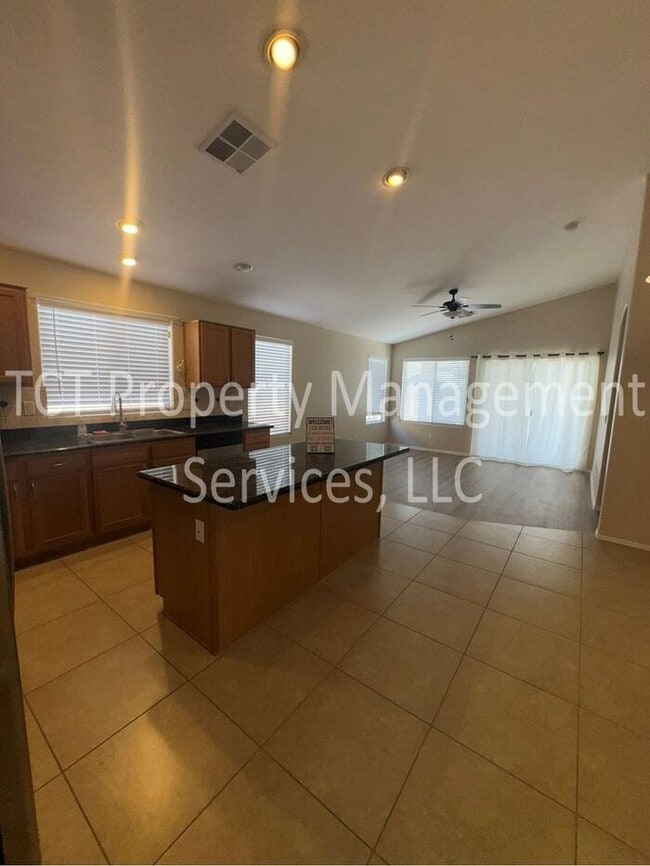 Building Photo - Spacious 4 Bedroom Home In San Tan Ranch