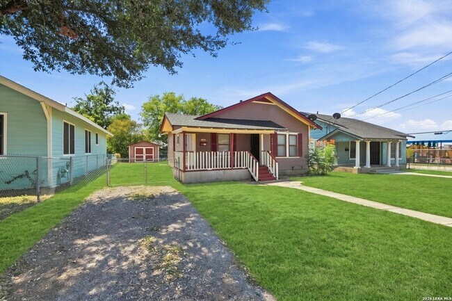 Building Photo - 506 E Whittier St