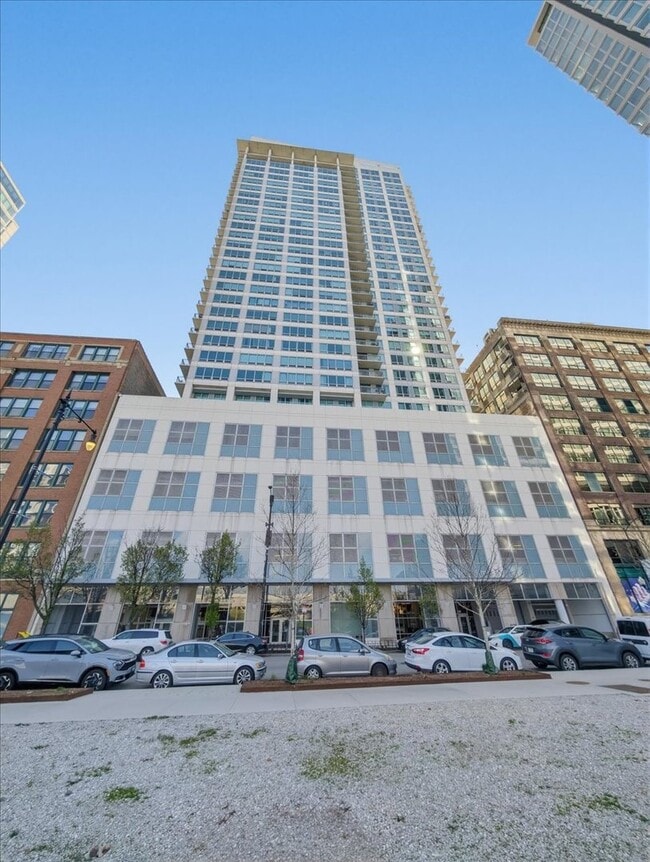 Building Photo - 701 S Wells St