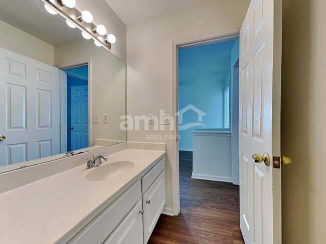 Building Photo - 1315 Emory Ln NW