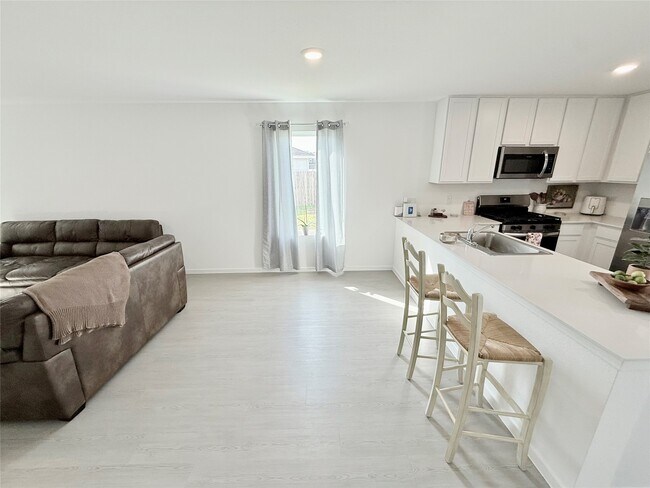 Building Photo - 21307 Bianchi Ct