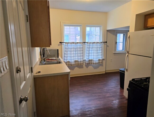 Building Photo - 3557 Lynnfield Rd