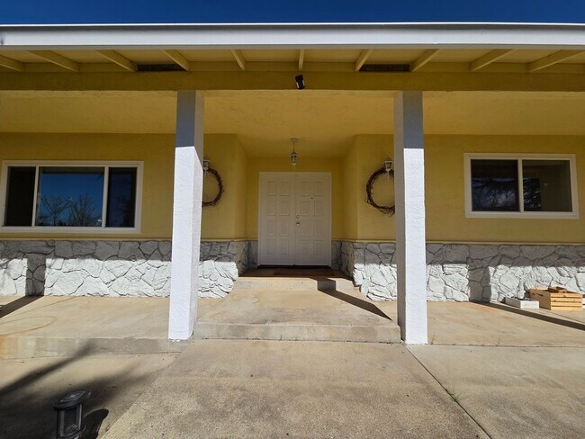 Building Photo - 19090 Hollow Ln