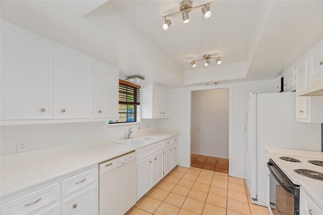 Building Photo - 13406 Effingham St