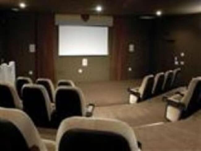 Building Photo - Centeral Wilmington, Minutes Novant Hospital, Down Town Point At Barlcay shops. Pool, Movie, Thea...