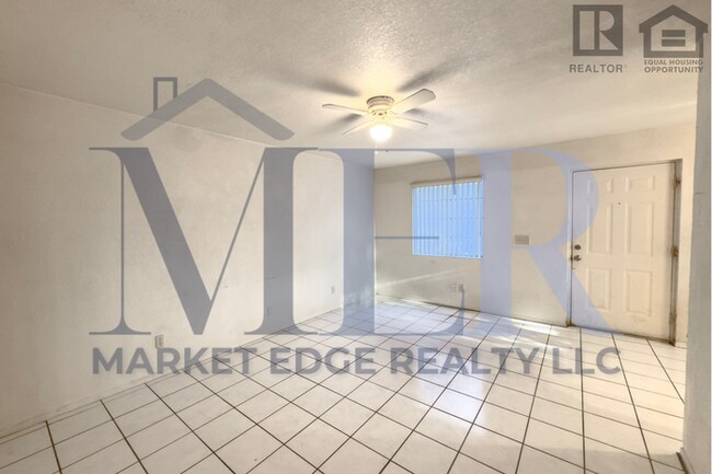 Building Photo - 2Bed/1.5Bath Ground Floor Townhouse at Glendale Ave/27th Ave! Ready for Immediate Move-In! -- GAR...