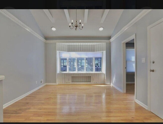 Building Photo - 146 Clarke Ave