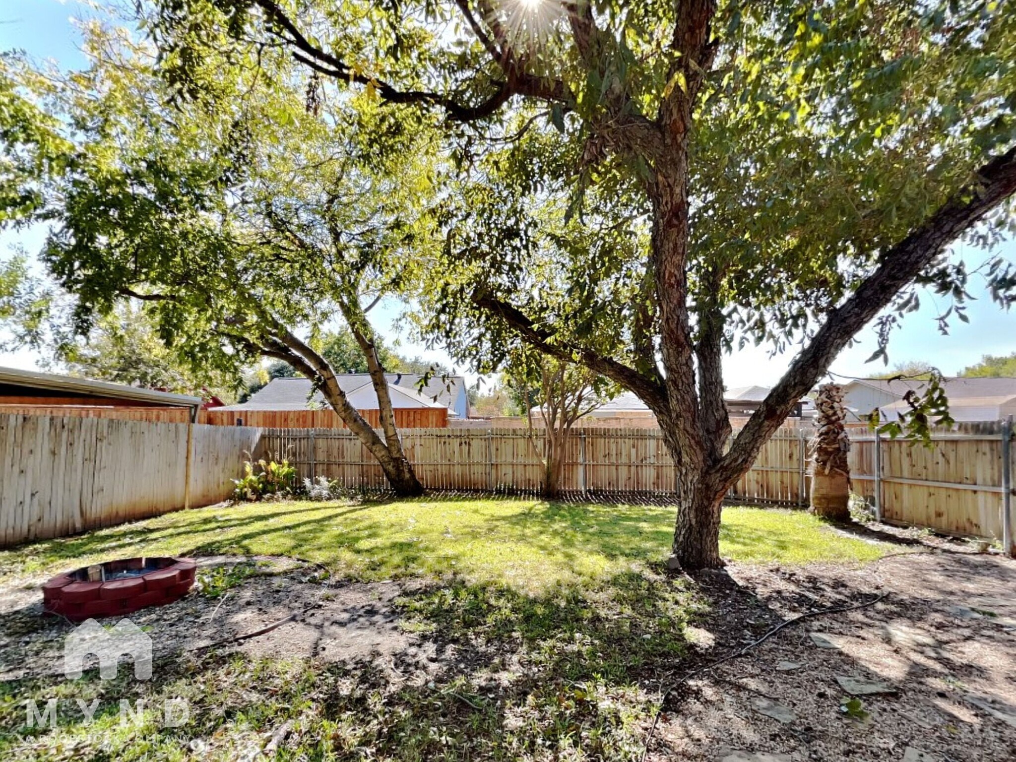 Building Photo - 325 Hemlock Dr