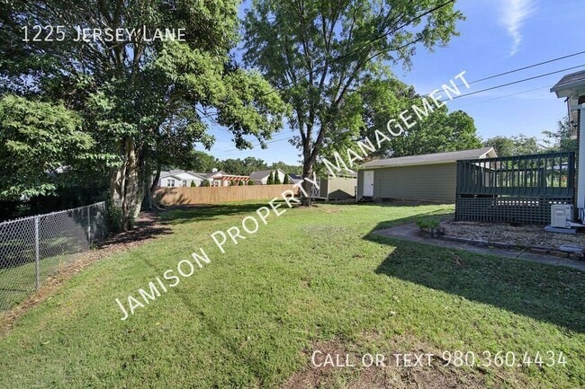 Building Photo - 1225 Jersey Ln