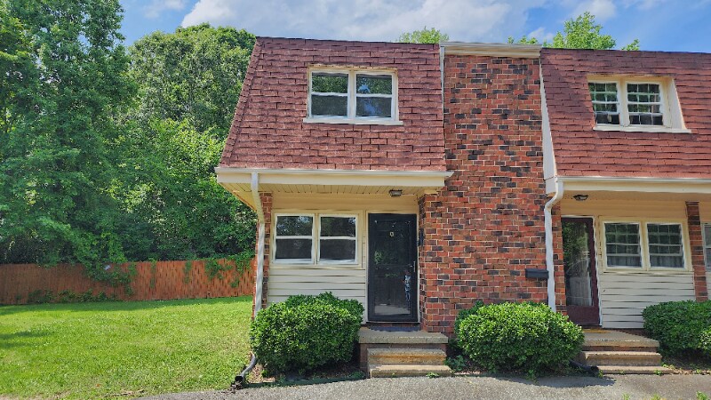 Building Photo - 716 Shawnee Dr