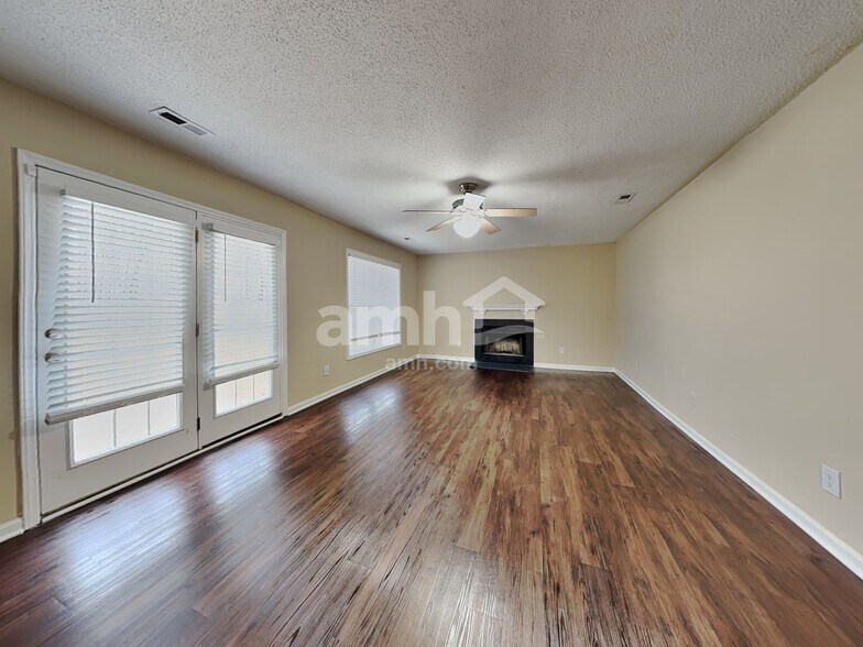 Building Photo - 4404 Garden Club St