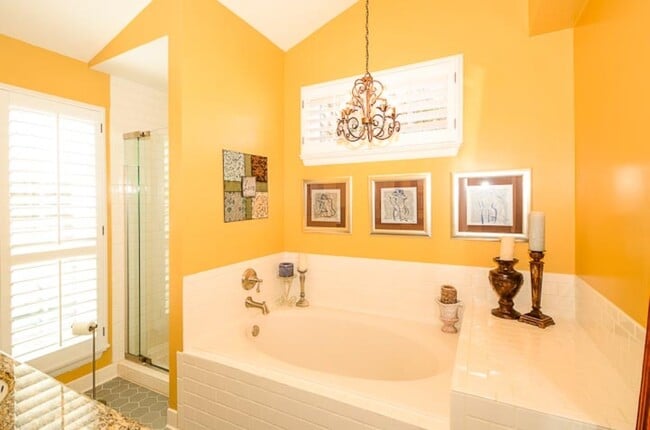 Building Photo - 8326 Linden Oaks Ct