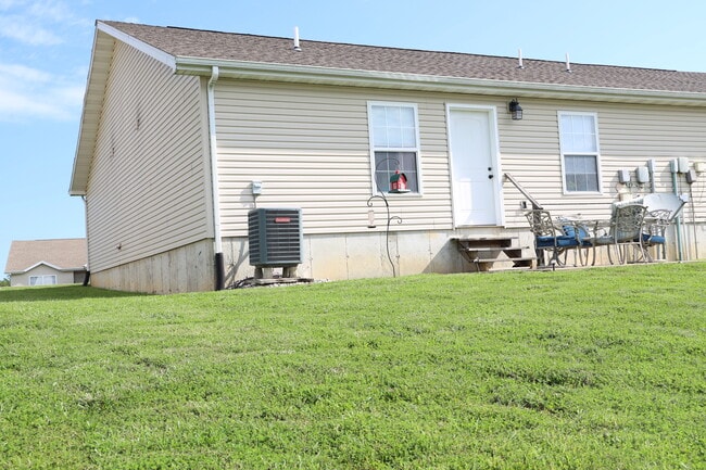 Building Photo - 131 Edna St