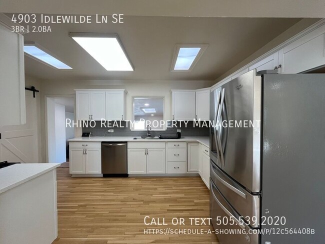 Building Photo - Spacious 2 Bedroom 3 Bathroom Home In ABQ!