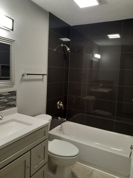 Building Photo - 9022 Millwood Dr