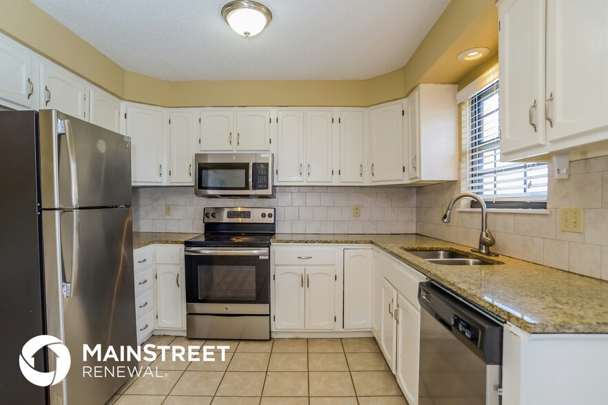 Building Photo - 1126 E Elizabeth St