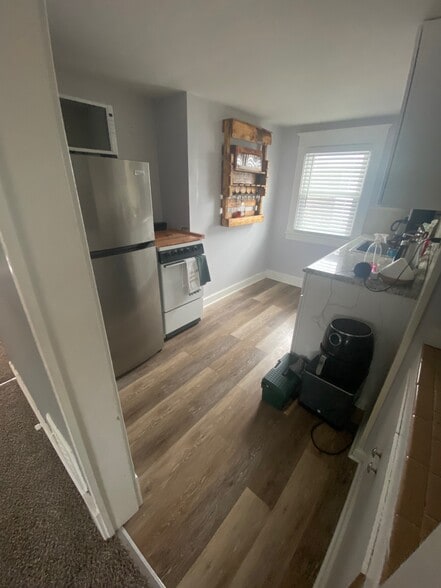 Building Photo - 223 Parkwood Ave