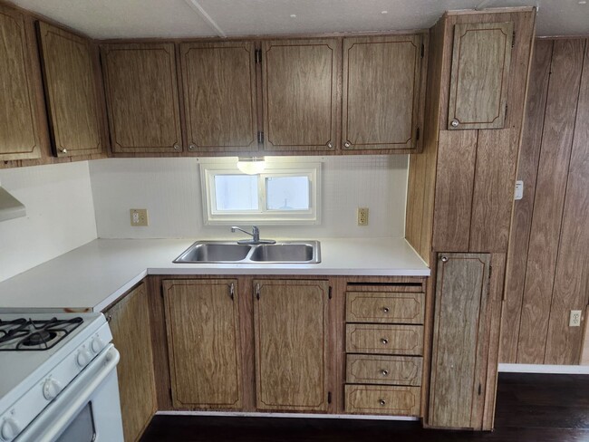 Building Photo - ***1 BD 1 BA Mobile Home Available in Namp...