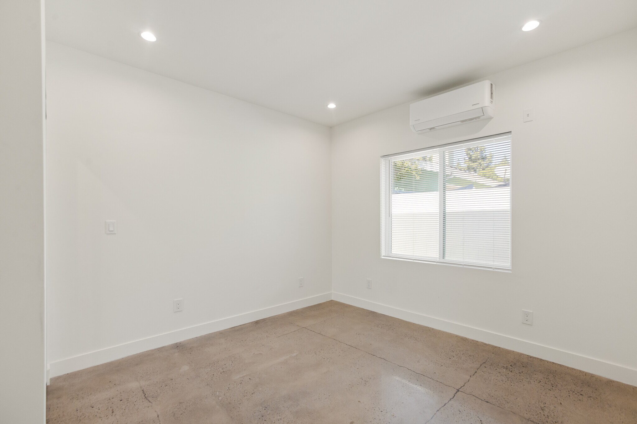 Building Photo - 7314 Fallbrook Ave