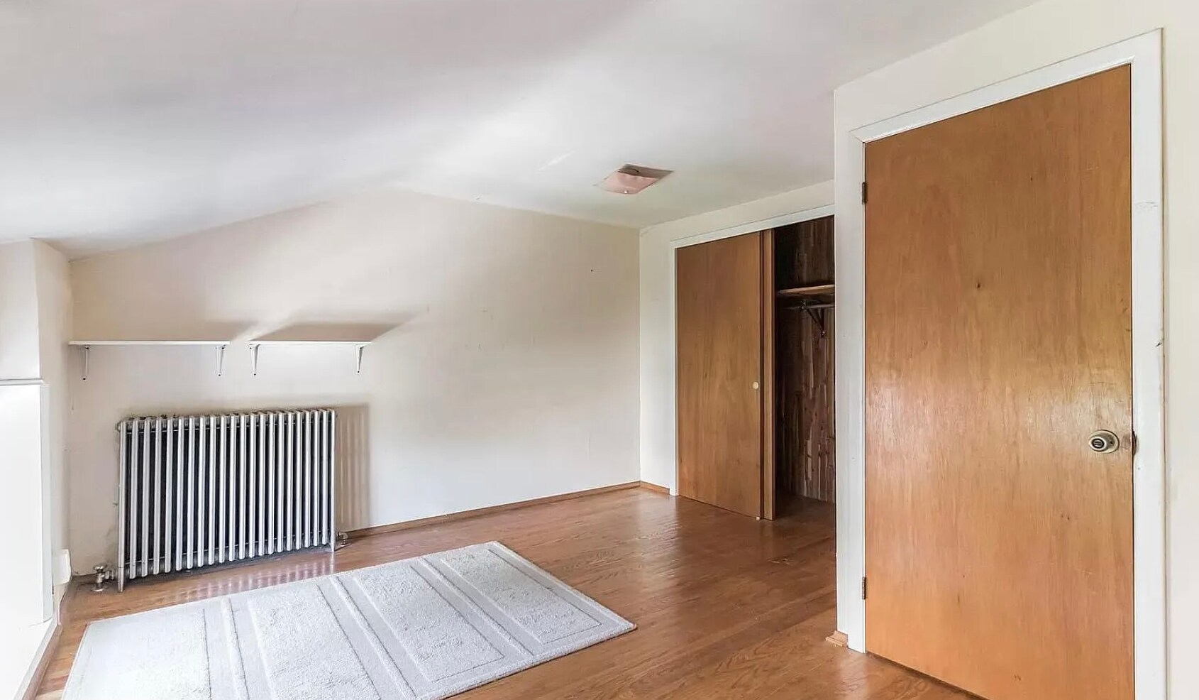 Building Photo - 160 Roxborough Ave