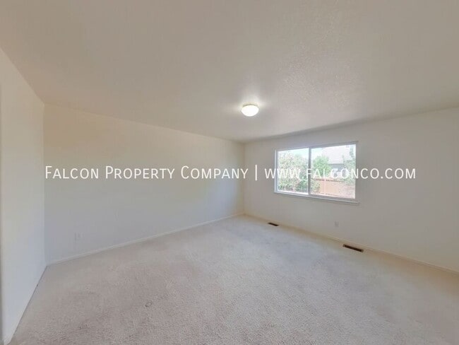 Building Photo - 6536 Graymont Dr