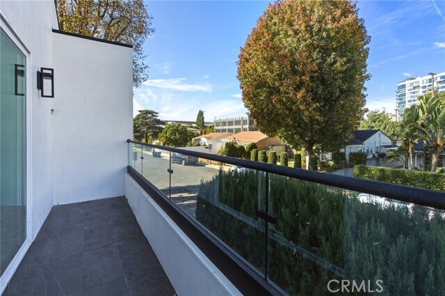 Building Photo - 2536 Cotner Ave