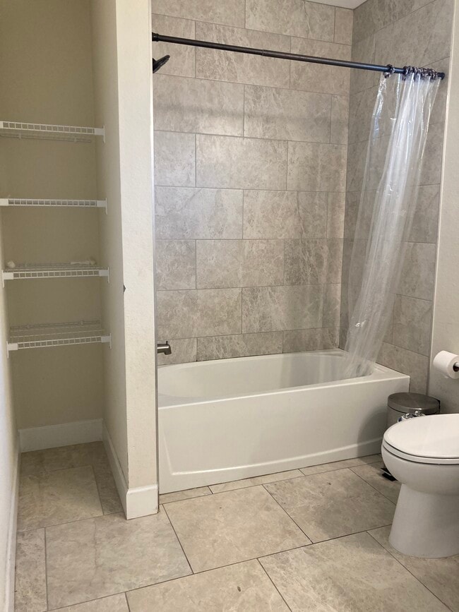 Building Photo - 350 Piper Ave