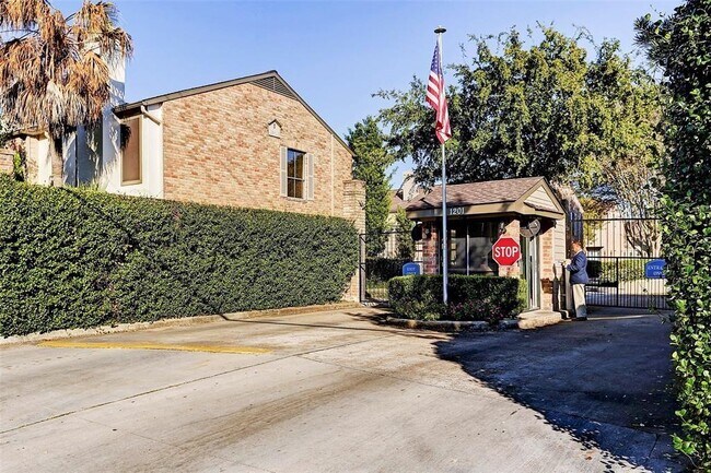 Building Photo - 1201 McDuffie St