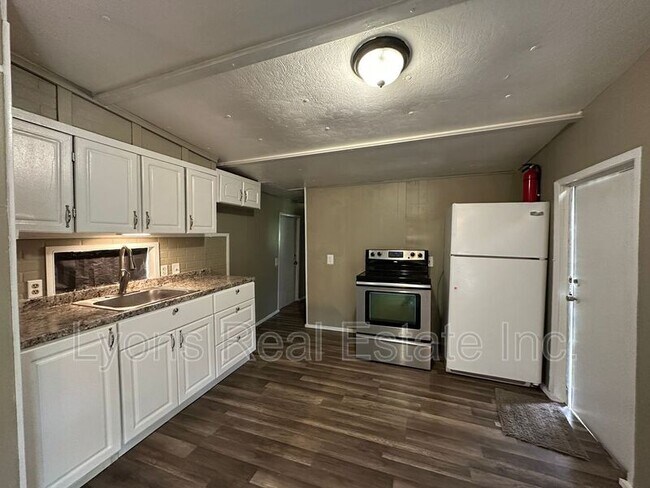 Building Photo - 8086 Heck Dr