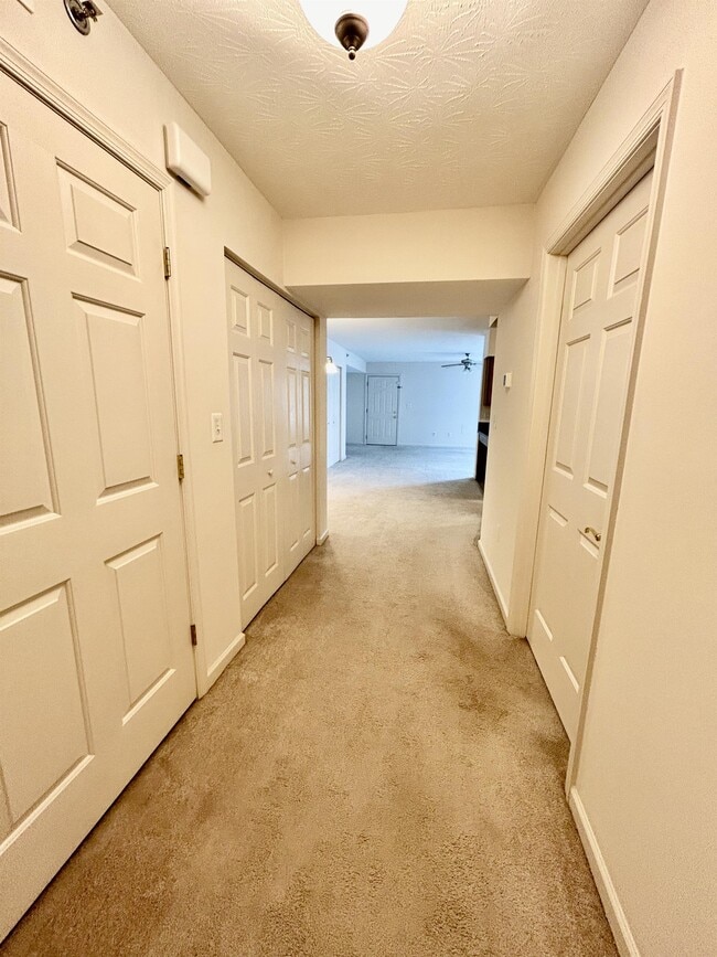 Building Photo - 17 Rosewood Ct
