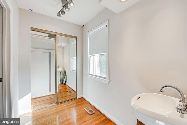 Building Photo - 2312 Wheystone Ct