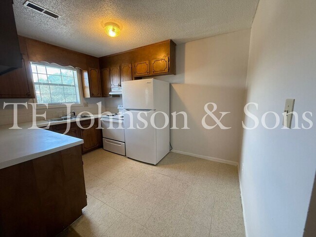 Building Photo - 2570 Green Oaks Ct SE