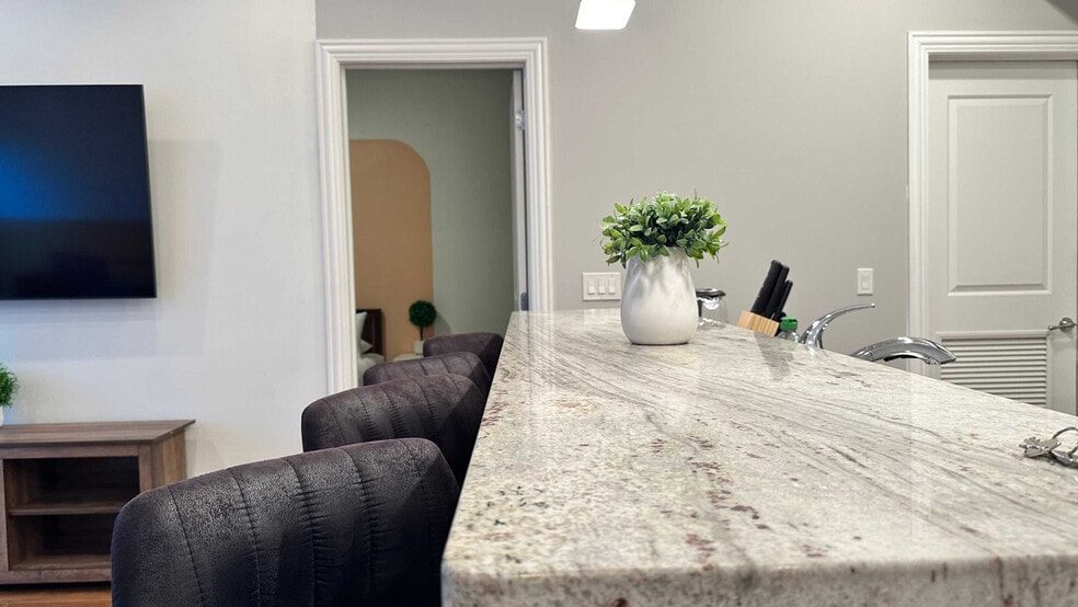 Building Photo - 951 W Huron St