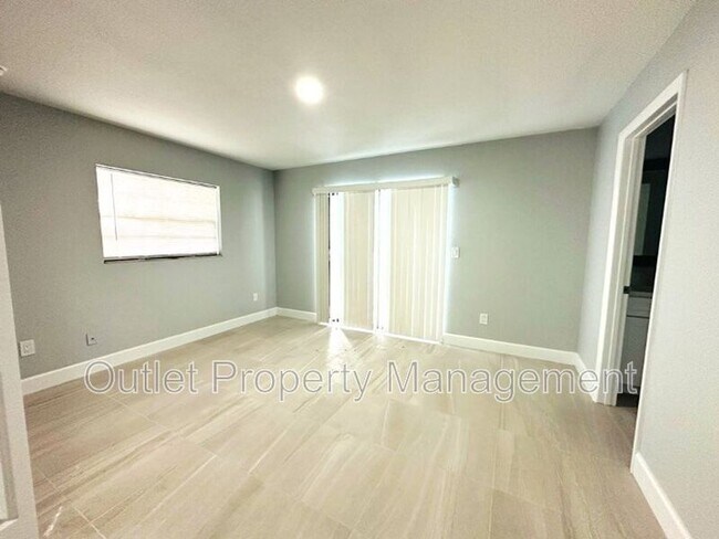 Building Photo - 2432 NE 28th St