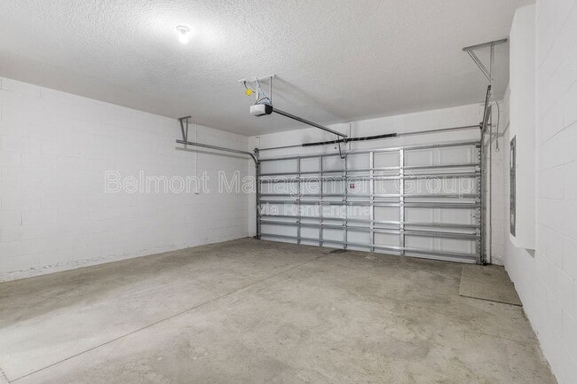 Building Photo - 1122 Bradford Pk Dr