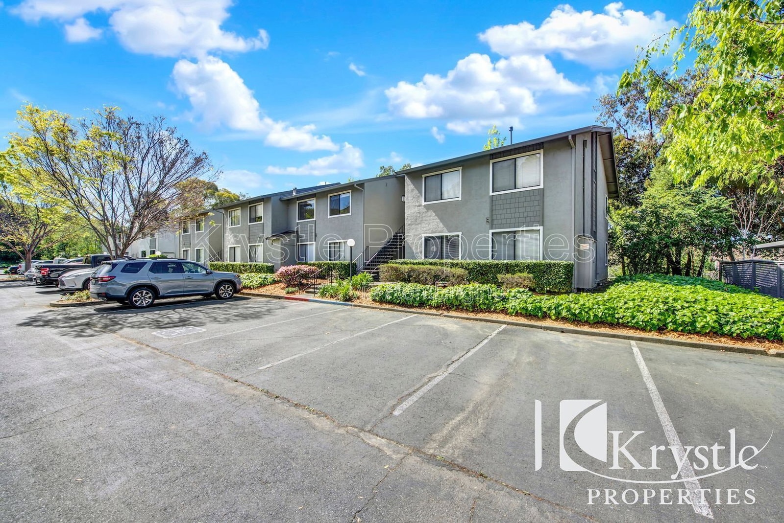 Building Photo - 900 Cambridge Dr
