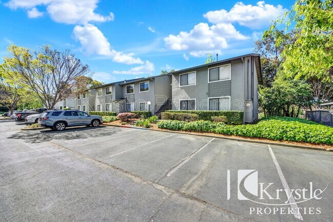 Building Photo - 900 Cambridge Dr