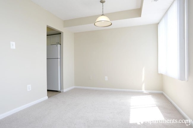 Dining Room - Avondale Overlook