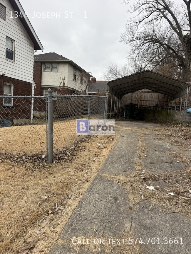 Building Photo - 1344 Joseph St