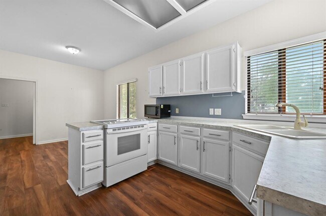 Building Photo - 12753 Burson Dr
