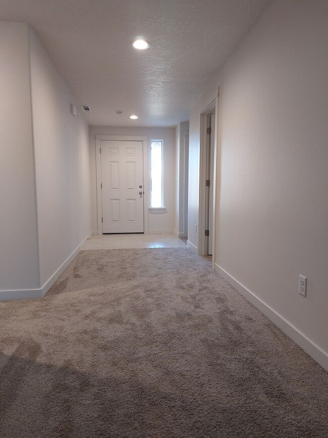 Building Photo - 3 bed 2 bath house