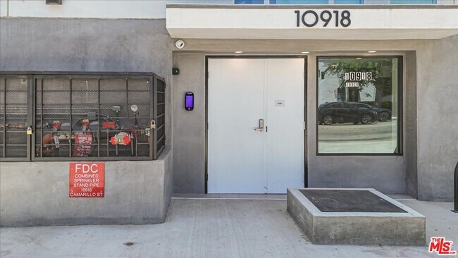 Building Photo - 10918 Camarillo St